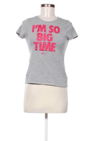 Γυναικείο t-shirt Nike, Μέγεθος S, Χρώμα Γκρί, Τιμή 13,82 €