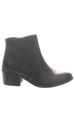 Botine de damă Jonak, Mărime 36, Culoare Maro, Preț 1.220,00 Lei