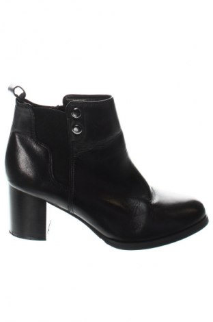 Damskie botki Lasocki, Rozmiar 38, Kolor Czarny, Cena 157,99 zł
