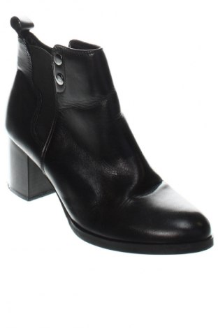 Damskie botki Lasocki, Rozmiar 38, Kolor Czarny, Cena 157,99 zł