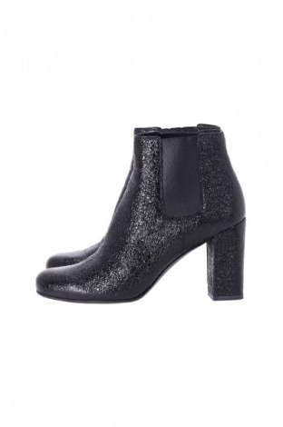Γυναικεία μποτάκια Saint Laurent, Μέγεθος 38, Χρώμα Μαύρο, Τιμή 1.549,99 €