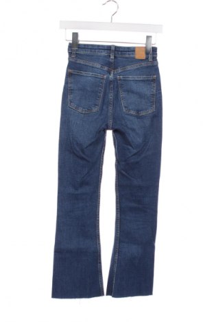 Damskie jeansy Bershka, Rozmiar XXS, Kolor Niebieski, Cena 66,67 zł