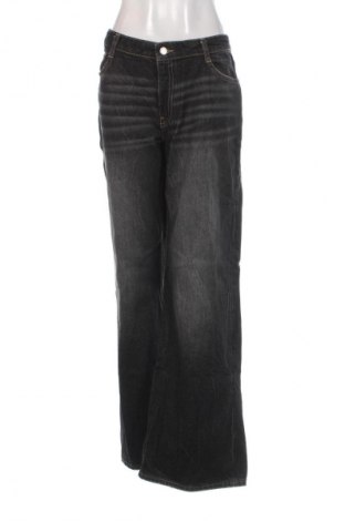 Damskie jeansy Bershka, Rozmiar M, Kolor Czarny, Cena 66,65 zł