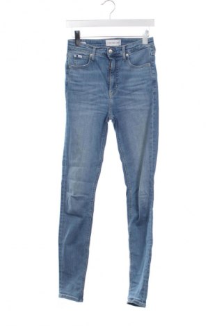 Дамски дънки Calvin Klein Jeans, Размер XS, Цвят Син, Цена 169,99 лв.
