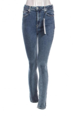 Дамски дънки Calvin Klein Jeans, Размер S, Цвят Син, Цена 119,99 лв.