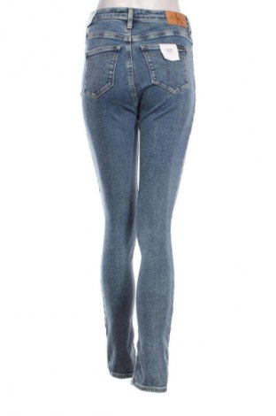 Дамски дънки Calvin Klein Jeans, Размер S, Цвят Син, Цена 119,99 лв.