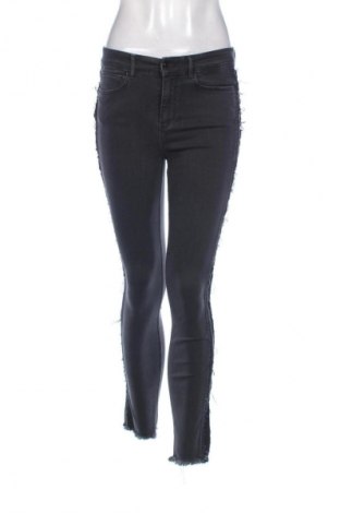 Damskie jeansy Guess, Rozmiar S, Kolor Szary, Cena 172,35 zł
