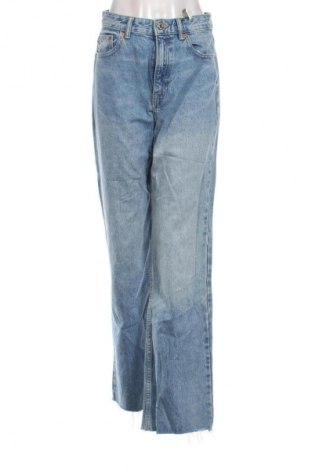 Γυναικείο Τζίν Pull&Bear, Μέγεθος M, Χρώμα Μπλέ, Τιμή 18,99 €