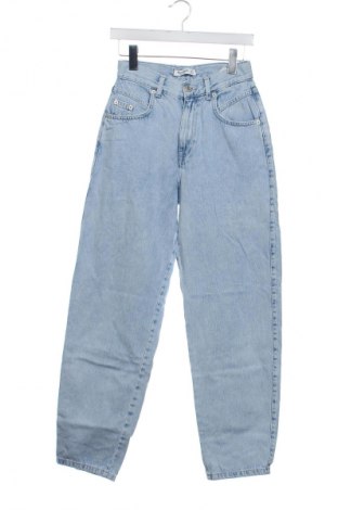Дамски дънки Pull&Bear, Размер XS, Цвят Син, Цена 28,99 лв.