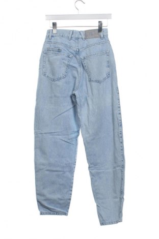 Дамски дънки Pull&Bear, Размер XS, Цвят Син, Цена 28,99 лв.