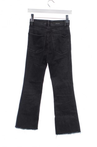 Дамски дънки Stradivarius, Размер XS, Цвят Черен, Цена 28,88 лв.