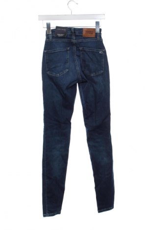 Дамски дънки Tommy Jeans, Размер XXS, Цвят Син, Цена 174,99 лв.