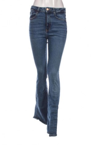 Damskie jeansy Zara, Rozmiar M, Kolor Niebieski, Cena 62,07 zł