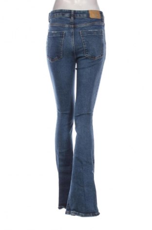 Damskie jeansy Zara, Rozmiar M, Kolor Niebieski, Cena 62,07 zł