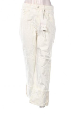 Дамски дънки Zara, Размер M, Цвят Бял, Цена 62,99 лв.