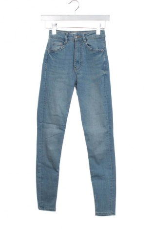 Damskie jeansy Zara, Rozmiar XS, Kolor Niebieski, Cena 62,07 zł