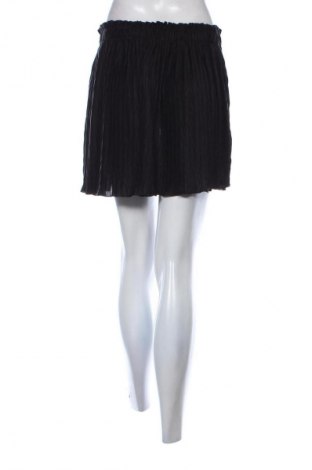 Damen Shorts About You, Größe M, Farbe Schwarz, Preis 31,99 €