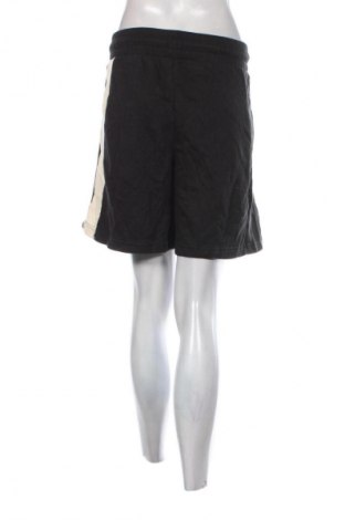 Pantaloni scurți de femei Adidas Originals, Mărime S, Culoare Multicolor, Preț 117,99 Lei