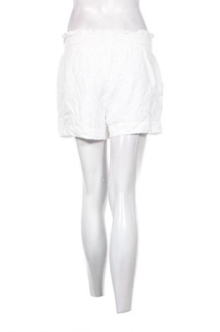 Damen Shorts Beloved, Größe M, Farbe Weiß, Preis 9,72 €