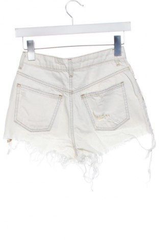 Damen Shorts Bershka, Größe XS, Farbe Weiß, Preis 9,72 €