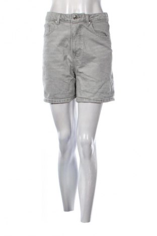 Pantaloni scurți de femei C&A, Mărime S, Culoare Gri, Preț 50,00 Lei
