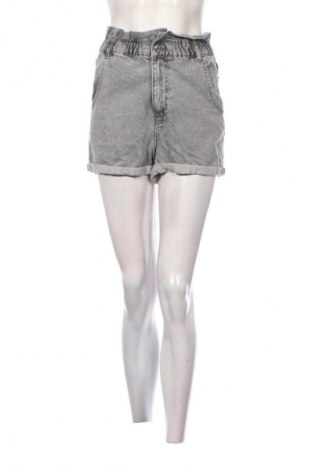 Pantaloni scurți de femei Defacto, Mărime S, Culoare Gri, Preț 50,00 Lei