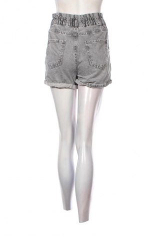 Pantaloni scurți de femei Defacto, Mărime S, Culoare Gri, Preț 50,00 Lei