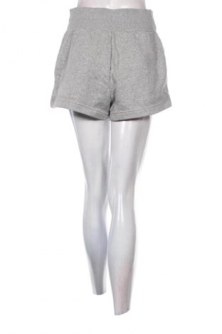 Damen Shorts Nike, Größe S, Farbe Grau, Preis 46,65 €