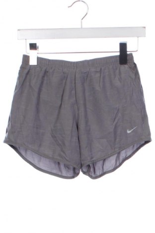 Дамски къс панталон Nike, Размер XS, Цвят Сив, Цена 34,99 лв.
