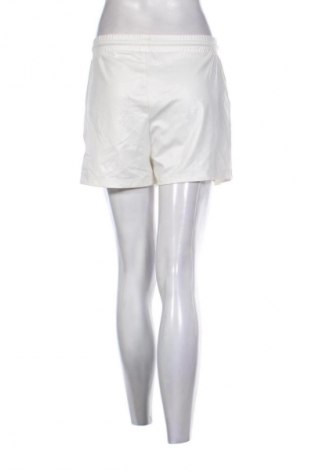 Pantaloni scurți de femei Pieces, Mărime L, Culoare Ecru, Preț 53,00 Lei