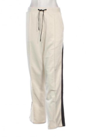 Pantaloni de femei Bershka, Mărime XL, Culoare Ecru, Preț 100,99 Lei