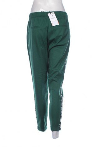 Dámske nohavice Bershka, Veľkosť S, Farba Zelená, Cena  23,52 €