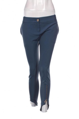 Pantaloni de femei Elisabetta Franchi, Mărime M, Culoare Albastru, Preț 374,00 Lei