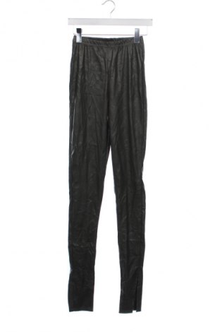 Damenhose Pretty Little Thing, Größe XXS, Farbe Grün, Preis € 20,99