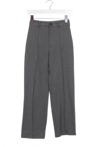 Γυναικείο παντελόνι Pull&Bear, Μέγεθος XS, Χρώμα Γκρί, Τιμή 24,55 €
