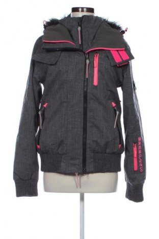 Дамско яке за зимни спортове Superdry, Размер L, Цвят Сив, Цена 104,99 лв.