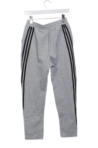 Παιδική κάτω φόρμα Adidas, Μέγεθος 12-13y/ 158-164 εκ., Χρώμα Γκρί, Τιμή 11,99 €