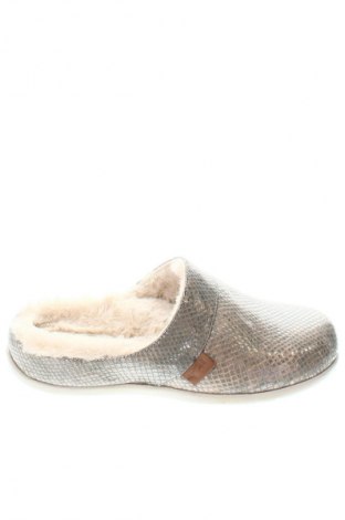 Kapcie Strive Footwear, Rozmiar 36, Kolor Srebrzysty, Cena 139,99 zł
