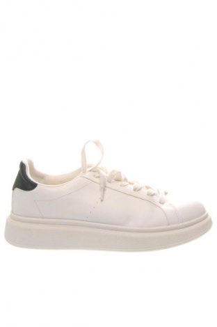 Férfi cipők
 Pull&Bear, Méret 45, Szín Fehér, Ár 7 805 Ft