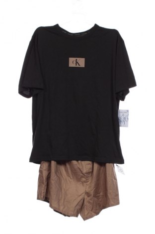 Piżama
 Calvin Klein, Rozmiar XL, Kolor Kolorowy, Cena 249,99 zł