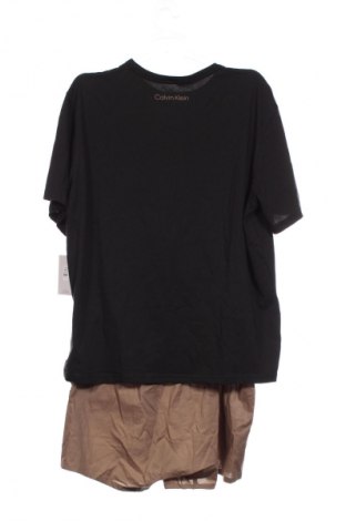 Piżama
 Calvin Klein, Rozmiar XL, Kolor Kolorowy, Cena 249,99 zł