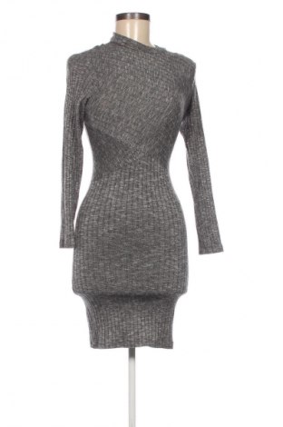 Šaty  Bershka, Velikost S, Barva Šedá, Cena  367,00 Kč