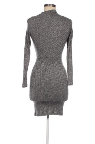 Šaty  Bershka, Velikost S, Barva Šedá, Cena  367,00 Kč