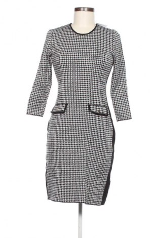 Рокля DKNY, Размер S, Цвят Многоцветен, Цена 132,99 лв.