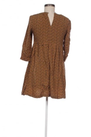 Рокля H&M, Размер XS, Цвят Многоцветен, Цена 29,00 лв.