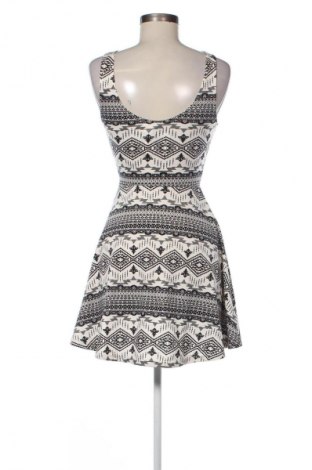 Šaty  H&M Divided, Velikost XS, Barva Vícebarevné, Cena  366,00 Kč
