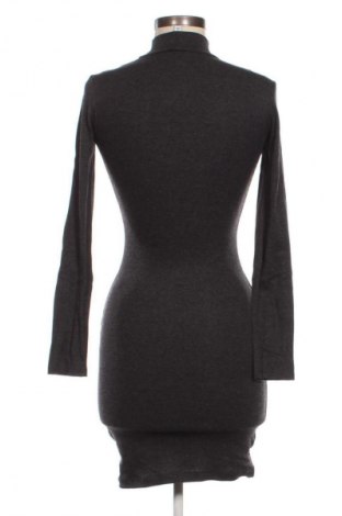Рокля H&M Divided, Размер XS, Цвят Сив, Цена 28,99 лв.
