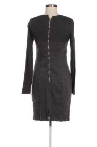 Kleid Marc Cain Sports, Größe M, Farbe Grau, Preis 104,86 €