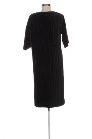 Φόρεμα Numph, Μέγεθος L, Χρώμα Μαύρο, Τιμή 52,99 €