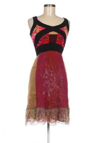 Kleid Save The Queen, Größe M, Farbe Mehrfarbig, Preis 66,50 €